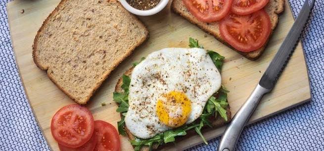 Fried Egg and Kurakkan Bread