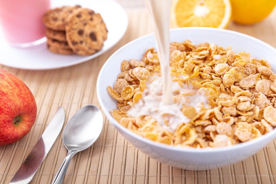 Oats with milk and fruits