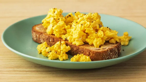Scrambled eggs with 
brown bread