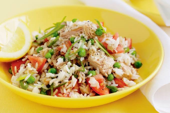 Healthy salad with tuna and 
steamed rice